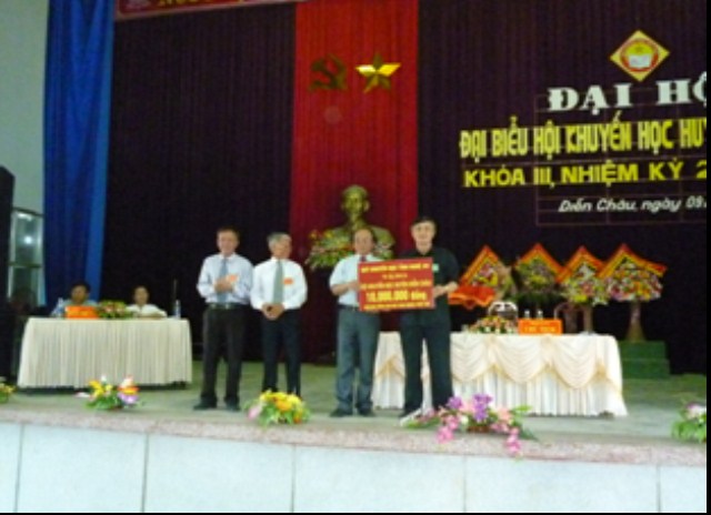 Khuyến học Diễn Châu với lễ tổng kết năm học 2013-2014.