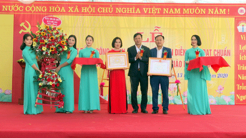 UBND tỉnh Nghệ An trao Bằng công nhận trường Chuẩn quốc gia mức độ 1 và đạt tiêu chuẩn chất lượng giáo dục cấp độ 2 cho Trường mầm non Diễn Tháp