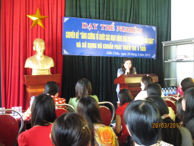 Bà Hồ Thị An – Phó trưởng Phòng GDMN – Sở GD&ĐT phát biểu chỉ đạo tại buổi chuyên đề