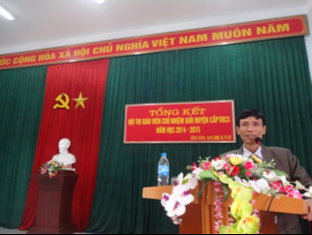 Nhà giáo Ưu tú Ngô Quang Long-Huyện ủy viên, Trưởng Phòng GD&ĐT phát biểu trong Hội thi