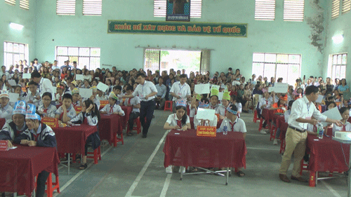 ham gia giao lưu có 31 đội tuyển với 93 học sinh tiêu biểu lớp 6,7,8 đại diện cho các trường THCS của huyện Diễn Châu.